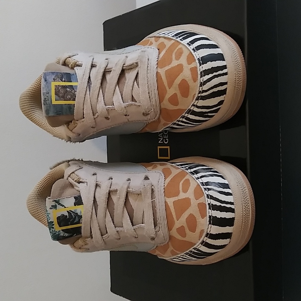 Reebok National Geographic Size 2 Youth